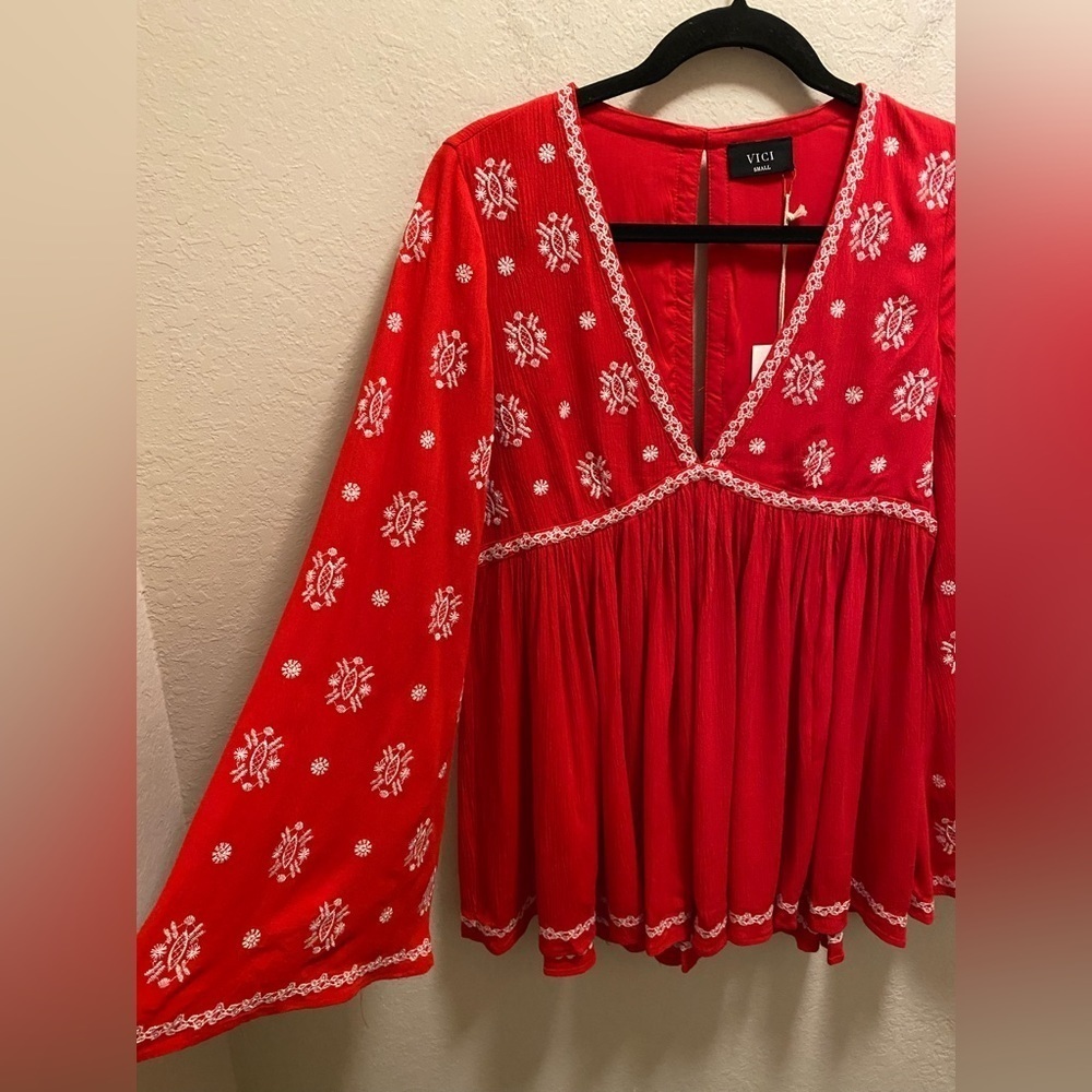 Vici Red & White Roses & More Embroidered Blouse Size Small New With Tag - Picture 8 of 12